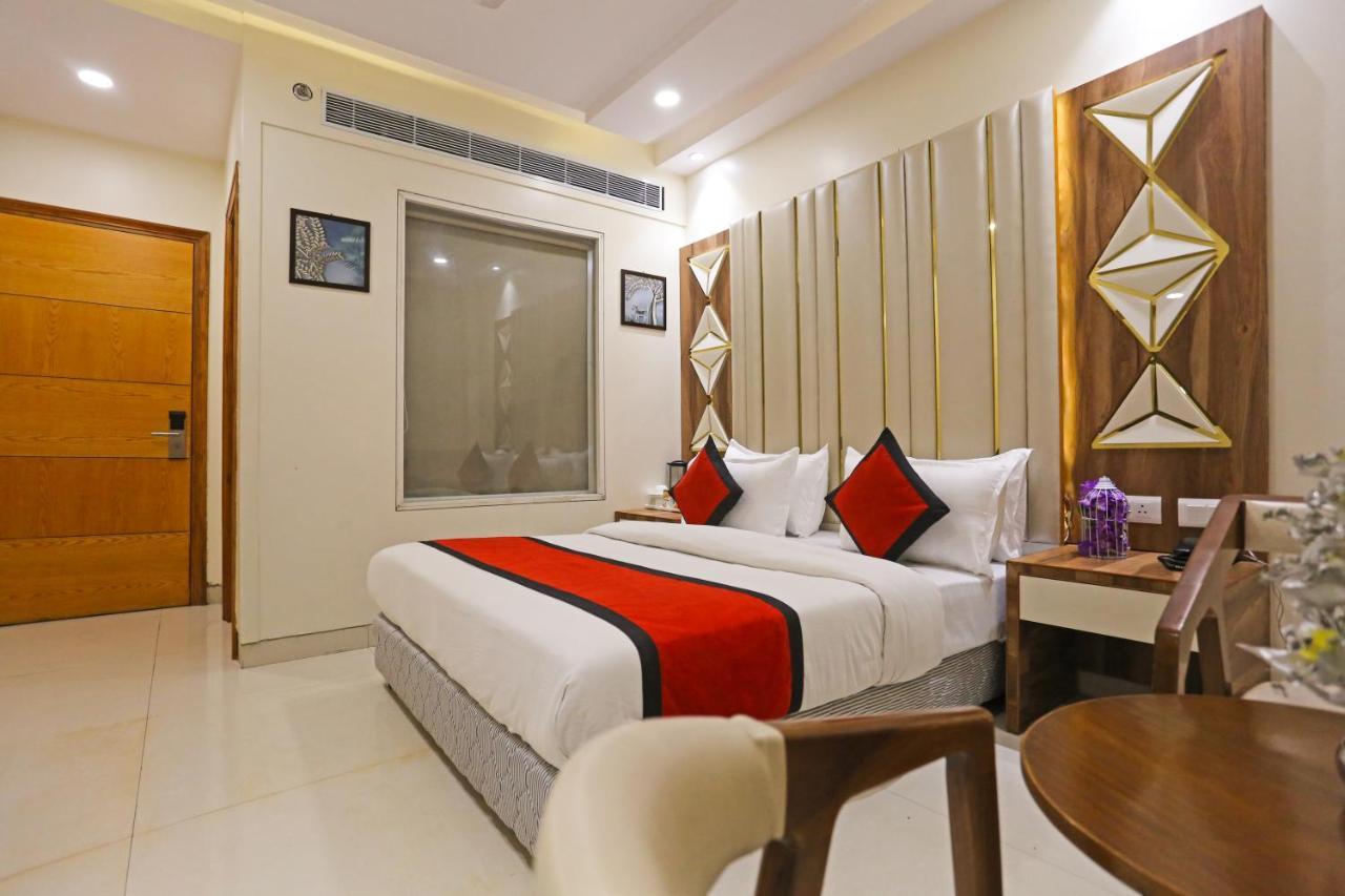 Frank Stay-newly Built Worth -2mins Walk From Rk Ashram Metro Satation